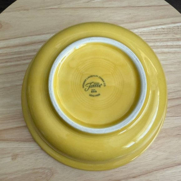 Vintage 90's Fiestaware Yellow 8.5 Inches Ceramic Vegetable Bowl With Glossy Fin - Picture 4 of 10